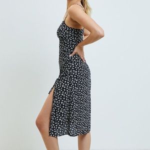 NWT KENDALL AND KYLIE SIDE CINCHED MIDI DRESS XS